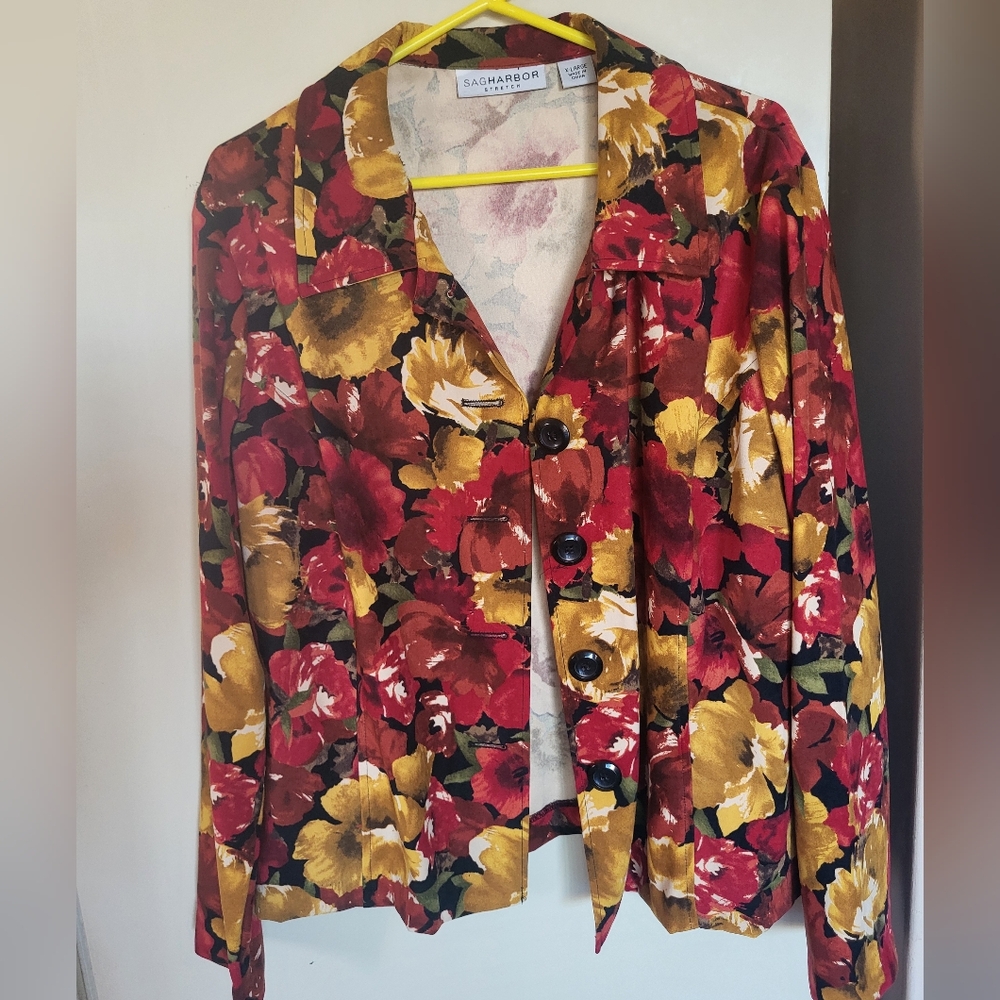 Sag Harbor Floral light jacket with button front